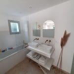 Nouvelle salle de bain style rétro - rénovation d'une maison à Saint Malo