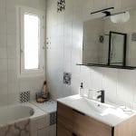Vasque sur meuble en bois - rénovation d'une salle de bain dans un appartement à Montpellier