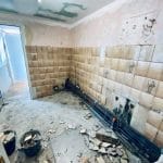 Démolition de l'ancienne salle de bain - Rénovation d'une salle de bain à Norrent-Fontes dans le Pas-de-Calais