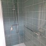 Pose d'une barre d'appui dans la douche - rénovation salle de bain dans l'Eure