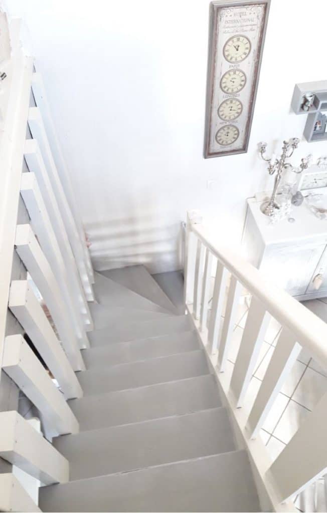 Escalier avant travaux - rénovation d'un salon dans une maison à Montpellier
