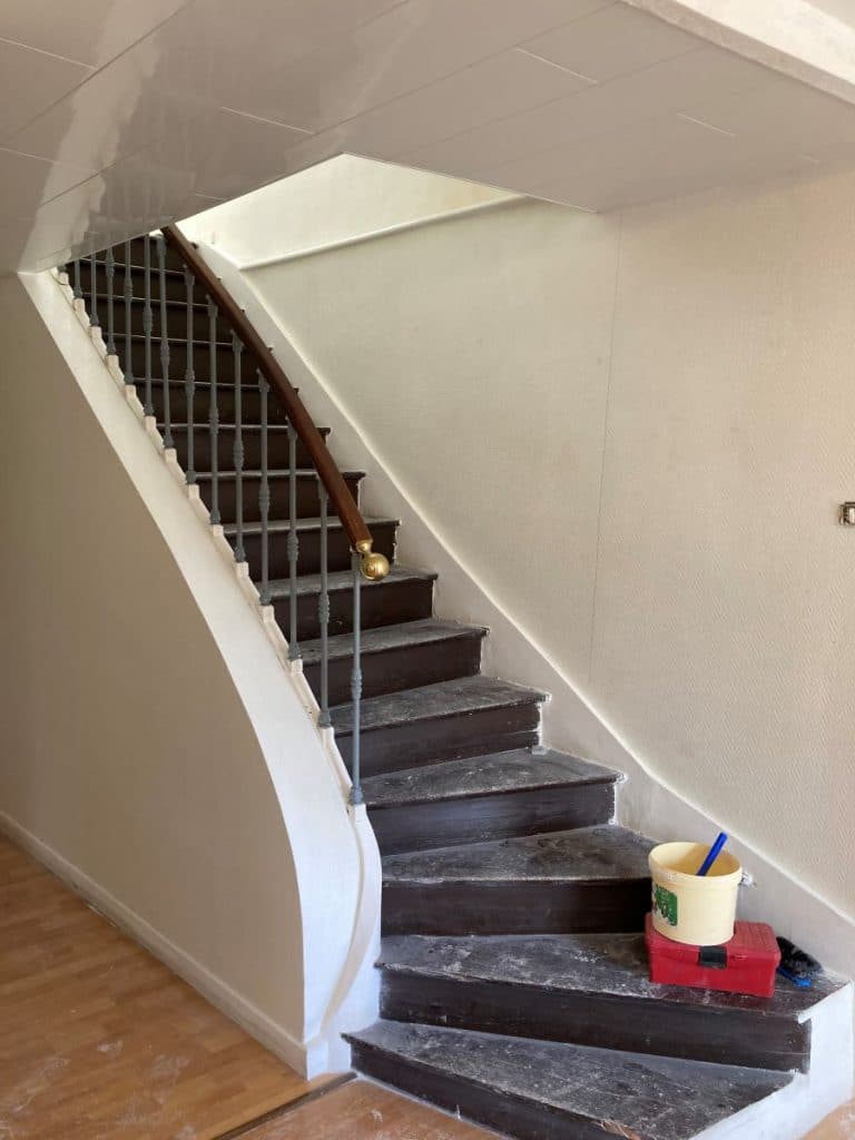 réfection de la cage d'escalier - rénovation d'un appartement dans le centre-ville de Bourges (18)