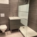 Nouvelle douche, meuble vasque et wc suspendu - rénovation d'un appartement dans le centre-ville de Bourges (18)