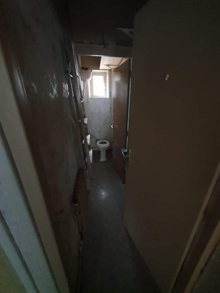 WC avant travaux - rénovation d'un appartement à Saint Malo