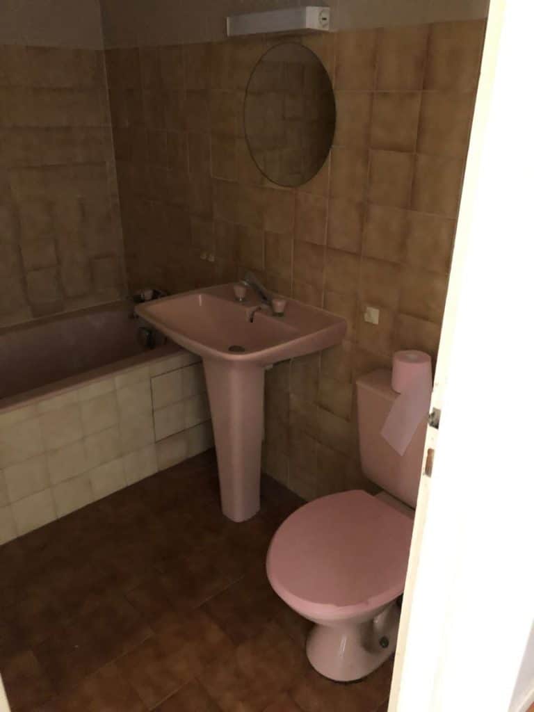 Salle de bain avant travaux - rénovation complète d'un appartement à Lyon