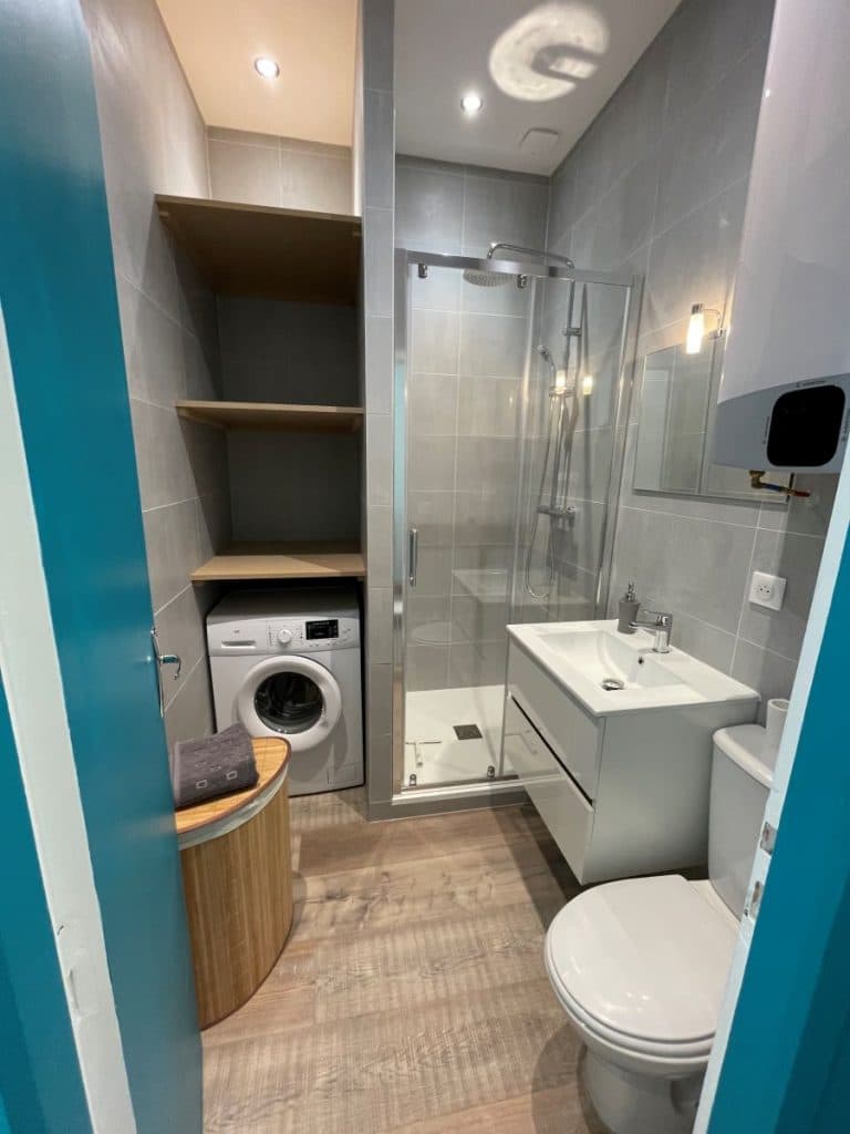 Aménagement de la nouvelle salle de bain - rénovation complète d'un appartement à Lyon