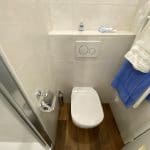 Pose d'un wc suspendu - rénovation d'une salle de bain à Paris par illiCO travaux