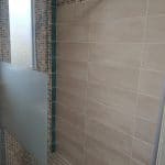 Nouvelle faïence et douche à l'italienne - rénovation d'une salle de bain à Chirens