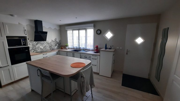 Rénovation d’un séjour cuisine à Saint-Laurent-sur-Saône (01)