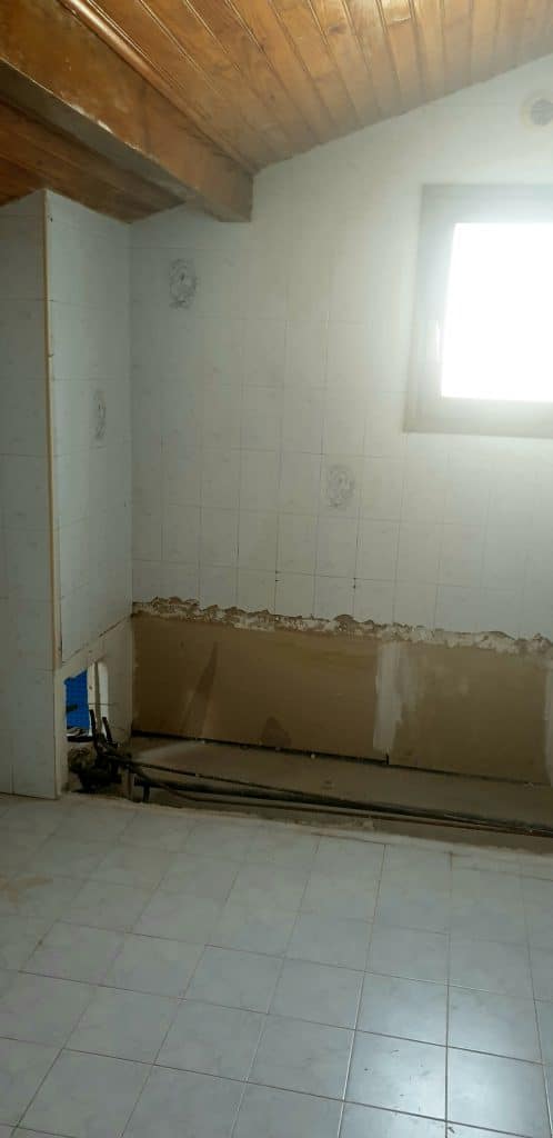 Rénovation d'une salle de bain à Hendaye - pendant travaux de rénovation