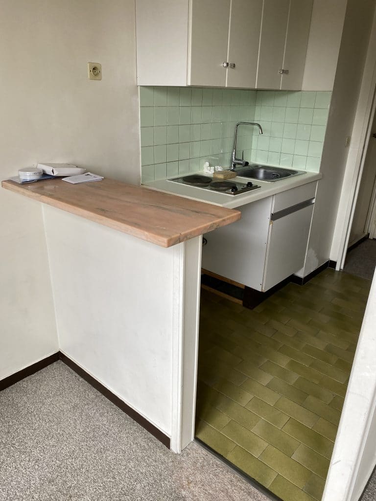 rénovation d'un appartement dans le 20ème arrondissement de Paris - cuisine avant travaux de rénovation