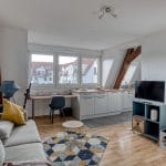 Cuisine ouverte sur le salon - Rénovation complète d'un appartement à Strasbourg par illiCO travaux