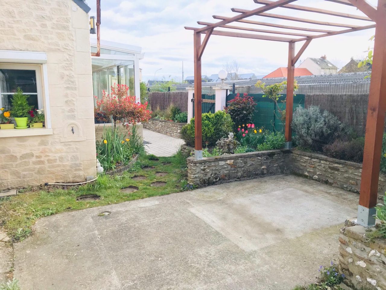 rénovation extérieure d'une maison à Saint-Pierre-des-Corps - terrasse avant travaux