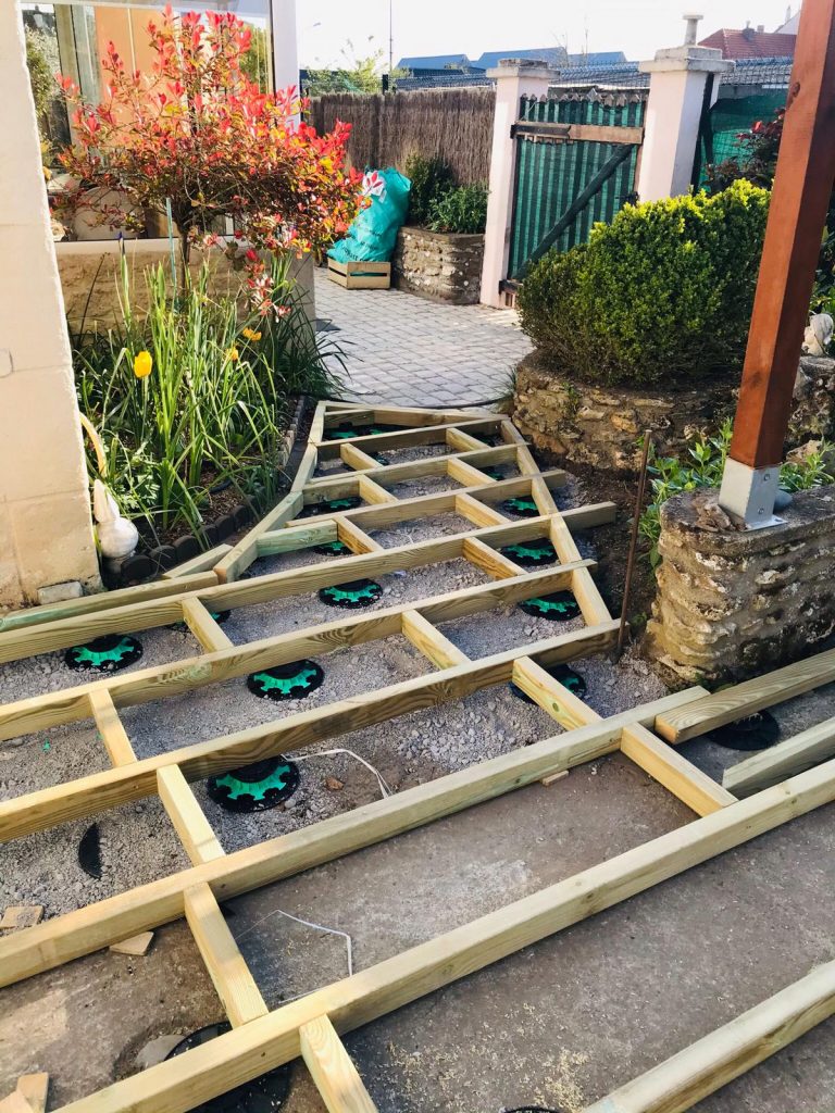 rénovation extérieure d'une maison à Saint-Pierre-des-Corps - terrasse pendant travaux