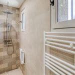 Douche à l'italienne - Rénovation complète d'une salle de bain aux Matelles près de Montpellier par illiCO travaux