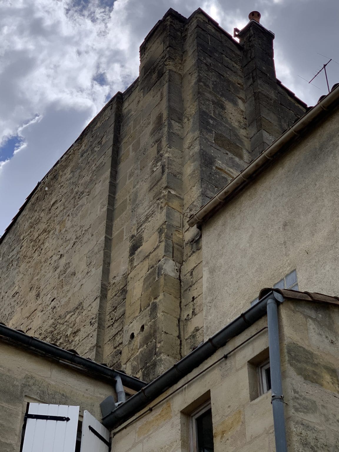 Démolition d’un conduit de cheminée à Bordeaux (33)