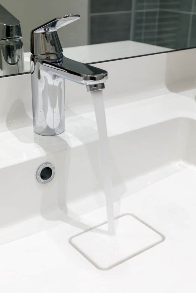 Détail robinetterie - Rénovation d'une salle de bain à Villeurbanne par illiCO travaux