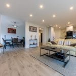 Salle à manger / salon - Rénovation complète d'un appartement à Décines-Charpieu par illiCO travaux