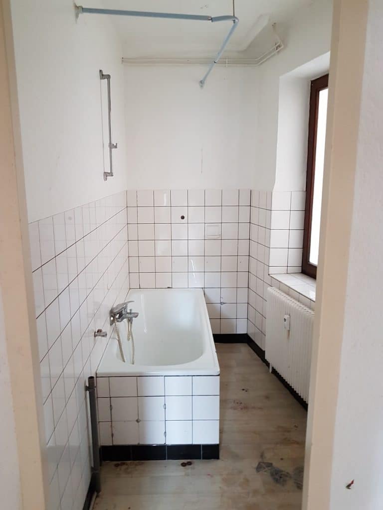 Salle de bain avant travaux - rénovation d'un appartement à Westhoffen par illiCO travaux