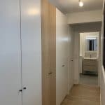 rénovation complète d'un appartement à Rueil Malmaison - couloir avec rangements