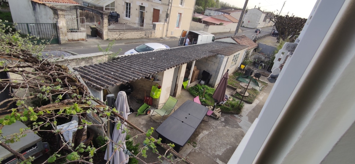 Vue depuis une fenêtre - Travaux d'aménagement extérieur à Cognac par illiCO travaux