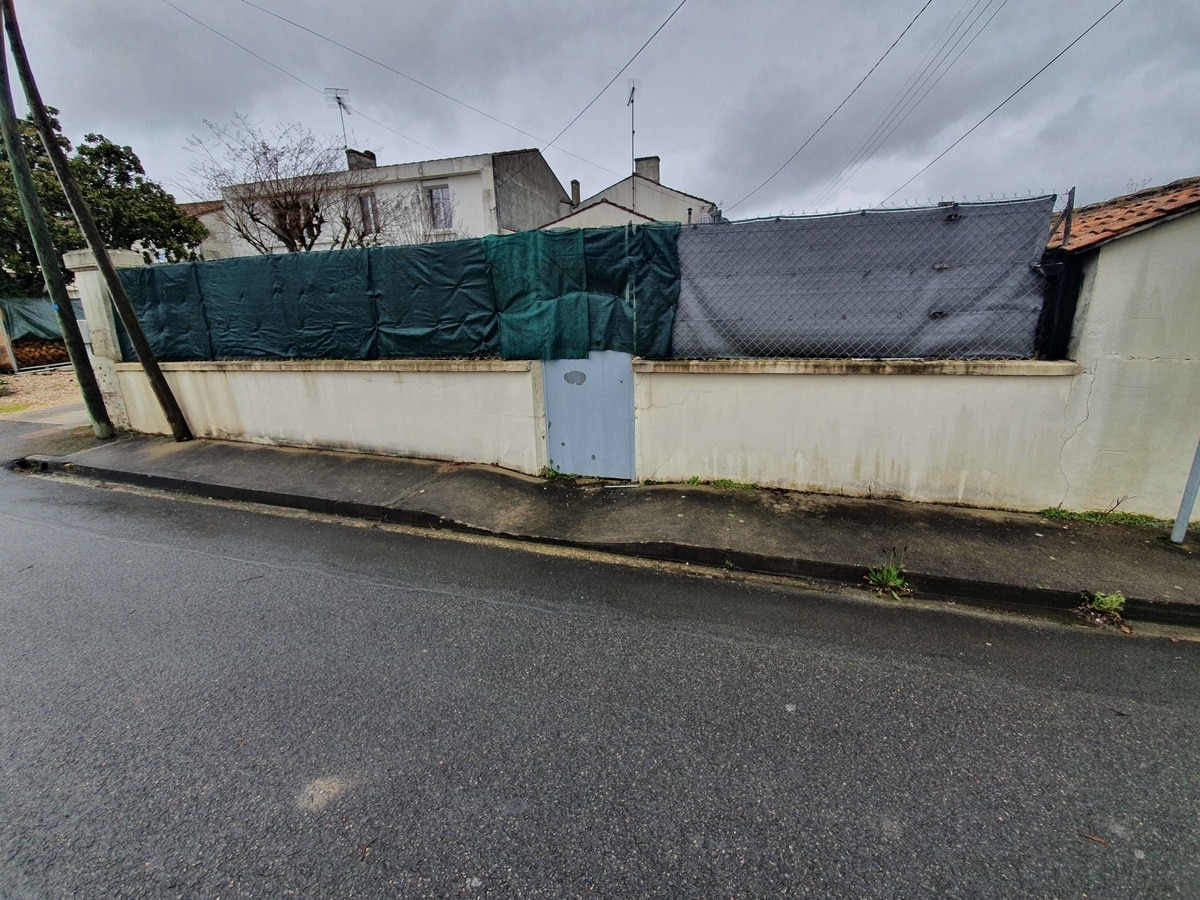 Vue depuis la rue avant travaux - Travaux d'aménagement extérieur à Cognac par illiCO travaux