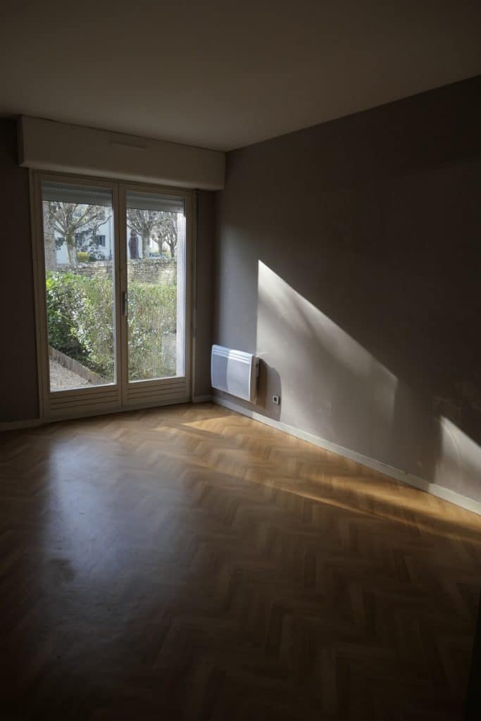 Salon avant travaux - rénovation d'un appartement à Cluny