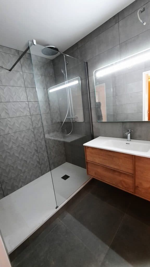 Nouvel agencement de salle de bain - rénovation d'un appartement à Cluny