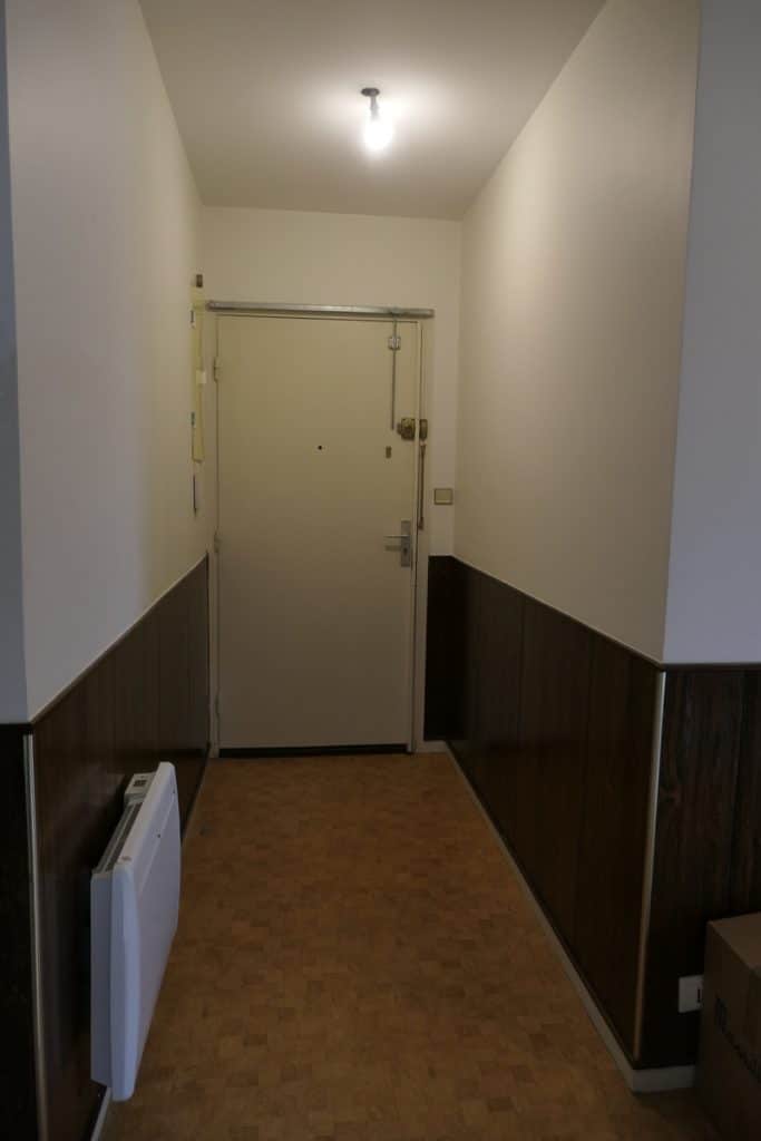 Couloir avant travaux - rénovation d'un appartement à Cluny
