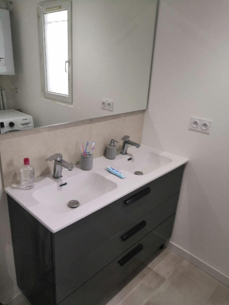 Zoom sur la double vasque - Rénovation d'une salle de bain à Mérignac