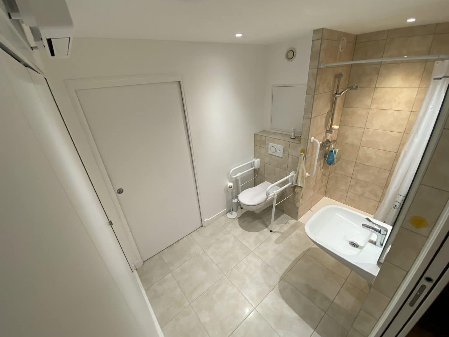 Rénovation d’une salle de bain PMR à Eybens (38)