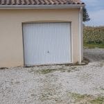 Garage porte fermée, avant travaux - Transformation d'un garage en bureau à Saint Saturnin tr