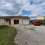 Vue générale : maison et garage - Transformation d'un garage en bureau à Saint Saturnin