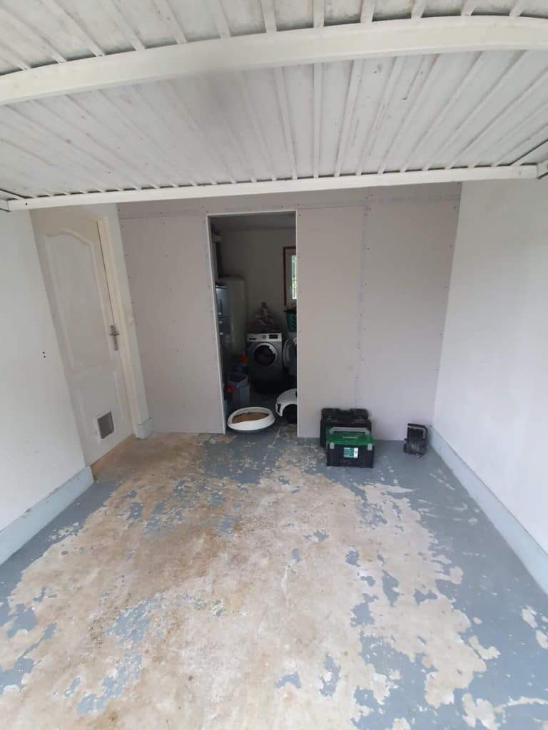 Transformation d’un garage en bureau à Saint-Saturnin (16)