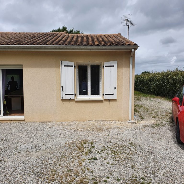 Transformation d’un garage en bureau à Saint-Saturnin (16)