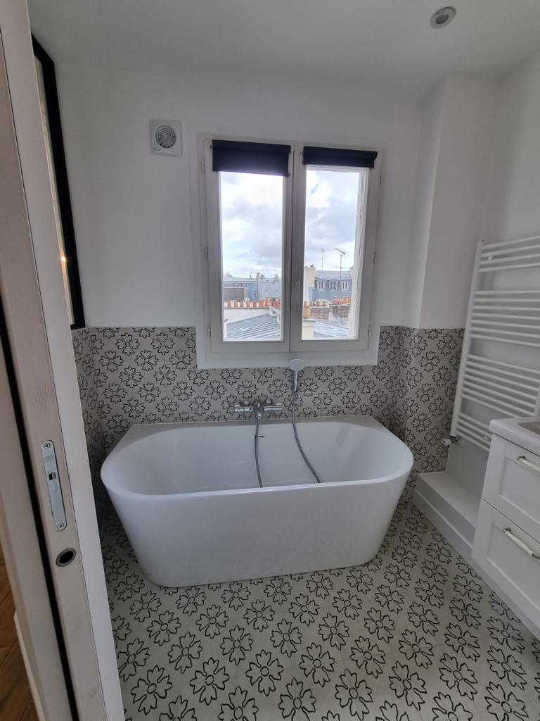 création d'une salle de bain à Paris 12e - baignoire