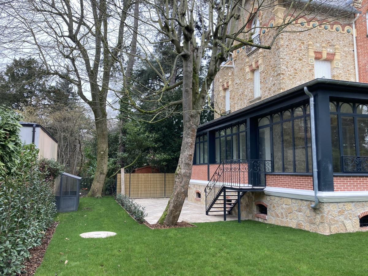 Terrasse et extension - Extension et rénovation d'une maison d'exception à Garches