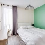 Chambre 3 avec un mur vert - Rénovation d'un appartement au Mans en vue d'une colocation