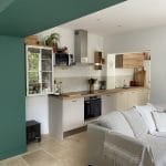 Peinture verte pour délimiter deux espaces - Rénovation intérieure d'une maison à Niort