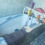 rénovation d'une salle de bain à Roubaix - baignoire avant travaux de rénovation