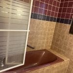 rénovation d'une salle de bain à Saint Doulchard - avant travaux de rénovation baignoire