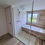 Baignoire et douche - Aménagement d'un sous-sol à Clonas-sur-Varèze en Isère