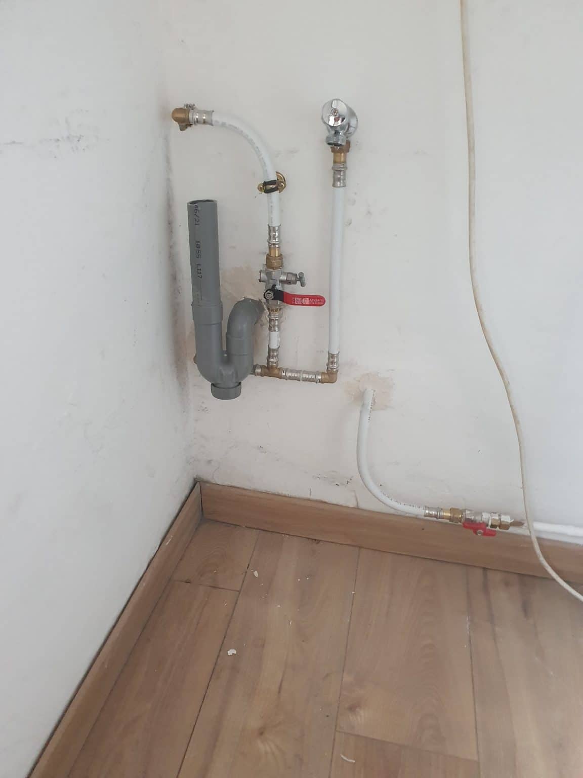 Rénovation de la plomberie dans une cuisine à Toufflers (59)