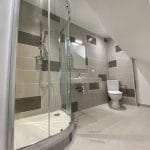 rénovation d'une salle de bain à Eybens - vue d'ensemble sols murs et sanitaire