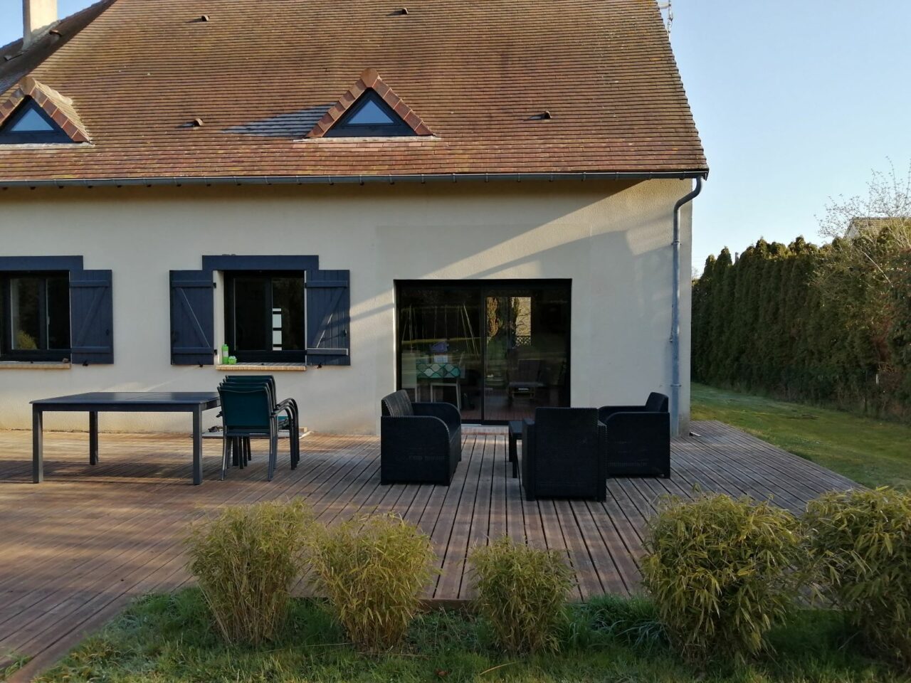 Rénovation partielle d’une maison à Saint-Martin-de-Nigelles - terrasse meuble jardins