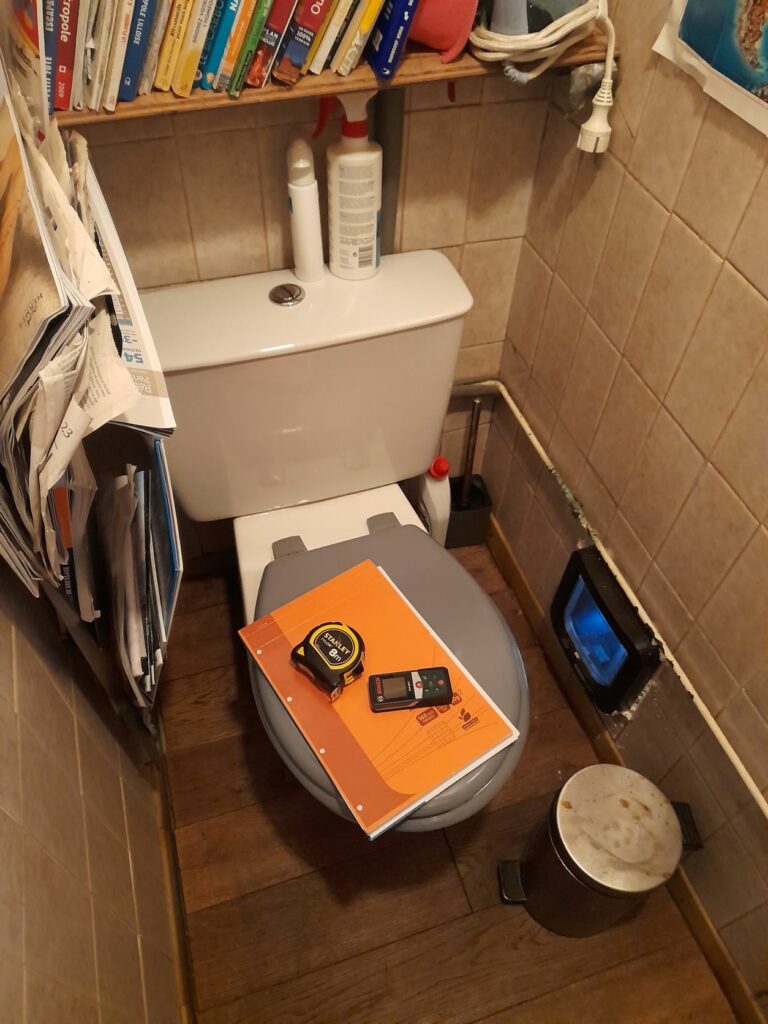 Rénovation partielle d’une salle de bain à Lille - WC avant