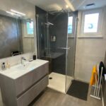 Rénovation d’une salle de bain à La Wantzenau - salle de bain moderne grise
