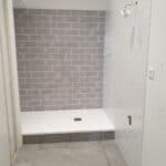Rénovation appartement à Saint-Brieuc - salle de bain blanche et grise