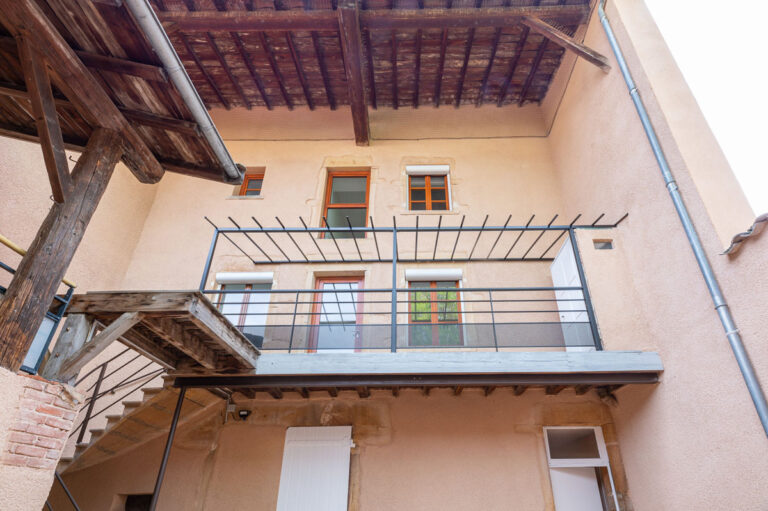 Rénovation complète de maison à Saint-Etienne-des-Oullières (69)