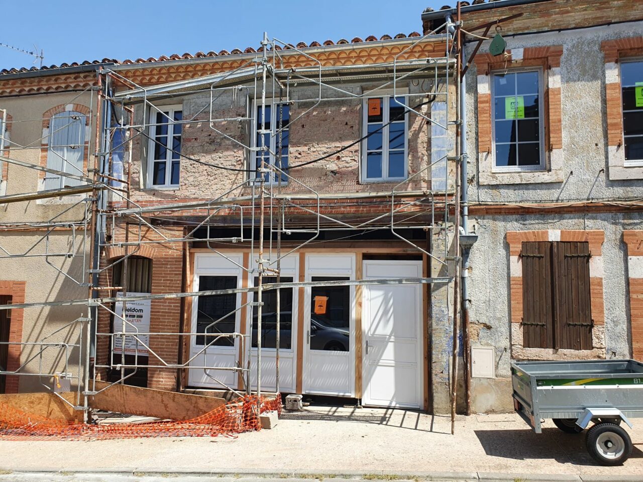 aménagement d'un local professionnel à Gimont - devanture pendant les travaux